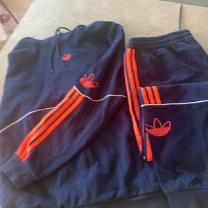 ADIDAS SWEATSUIT SIZE LARGE
